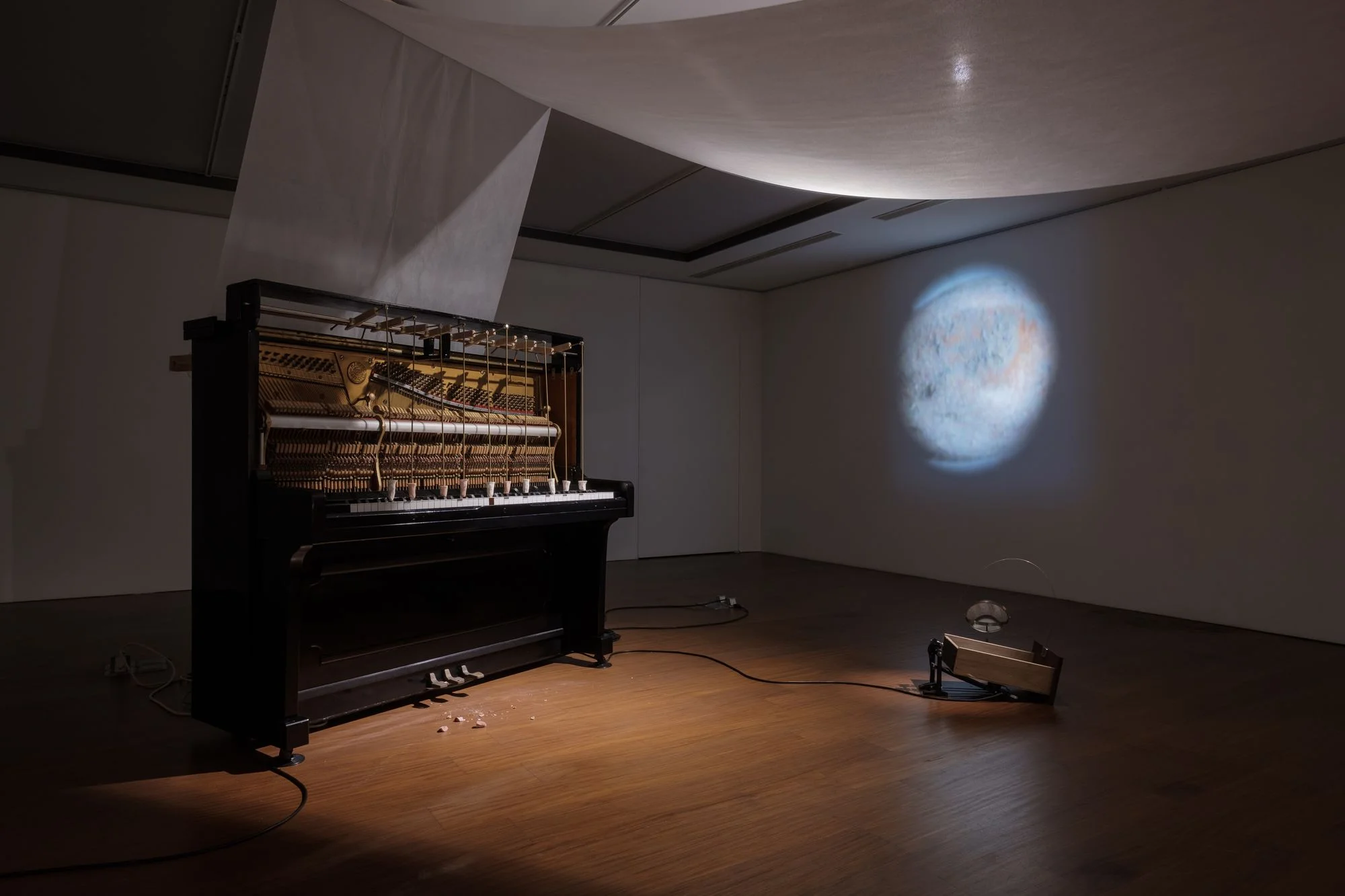 鄭文豪〈十二分之一的黏著〉(圖片來源:藝術家提供)